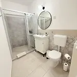 דירה Pacsirta Apartmanhaz *