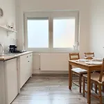 Pacsirta Apartmanhaz Lejlighed Eger