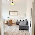 Pacsirta Apartmanhaz Apartment *
