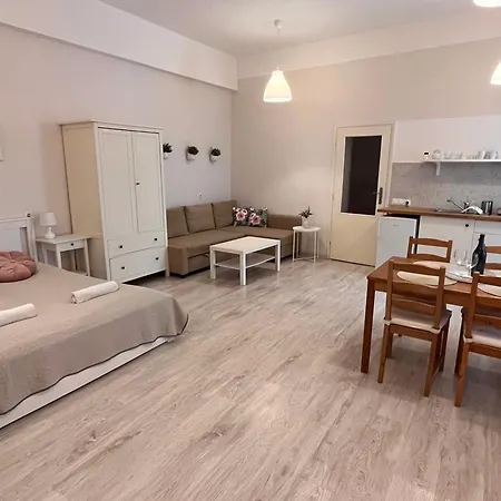 Pacsirta Apartmanhaz * Erlau
