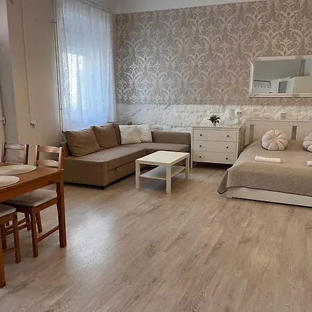 Pacsirta Apartmanhaz Apartment Erlau