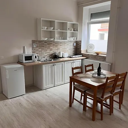 Apartment Pacsirta Apartmanhaz Erlau