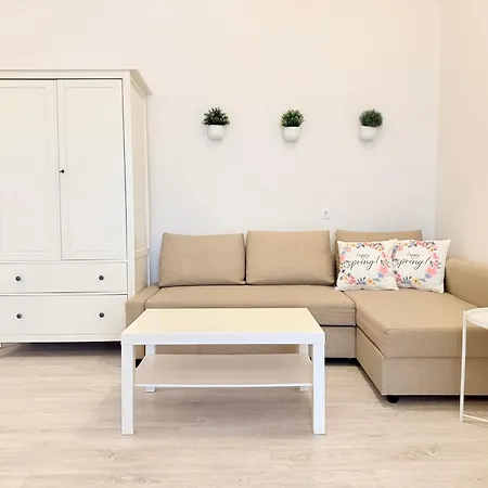 Pacsirta Apartmanhaz Daire *