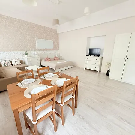 Pacsirta Apartmanhaz Apartament Eger