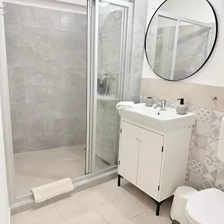 Pacsirta Apartmanhaz *