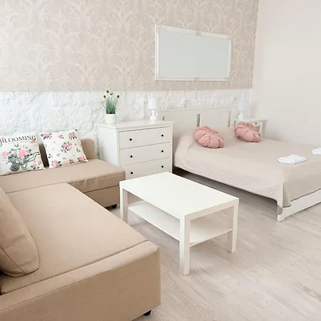 Pacsirta Apartmanhaz * Eğri