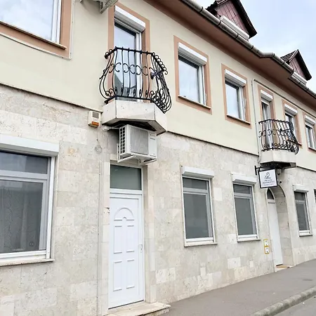 Daire Pacsirta Apartmanhaz Eğri