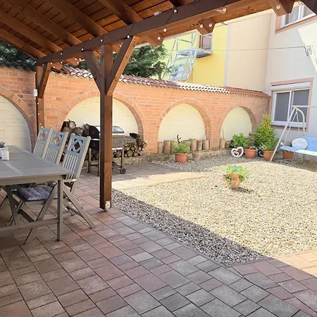 Pacsirta Apartmanhaz Eğri