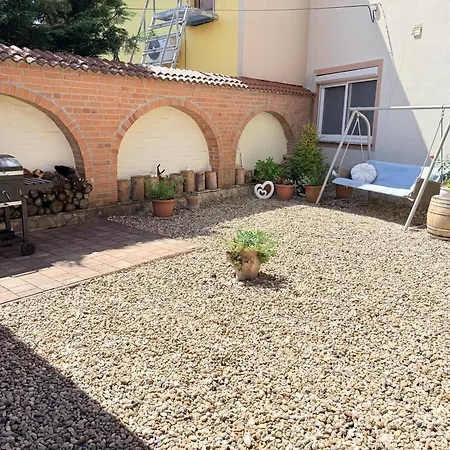 Pacsirta Apartmanhaz Eğri
