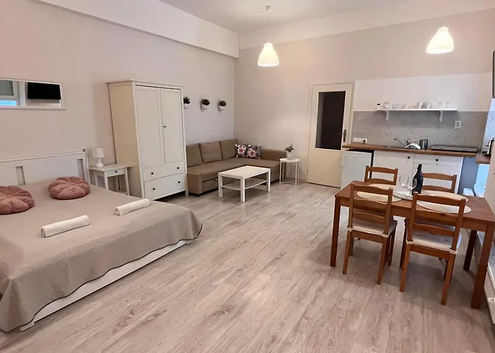 Pacsirta Apartmanhaz * Eger