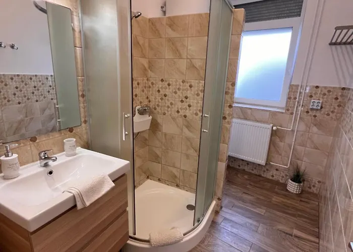 Pacsirta Apartmanhaz *