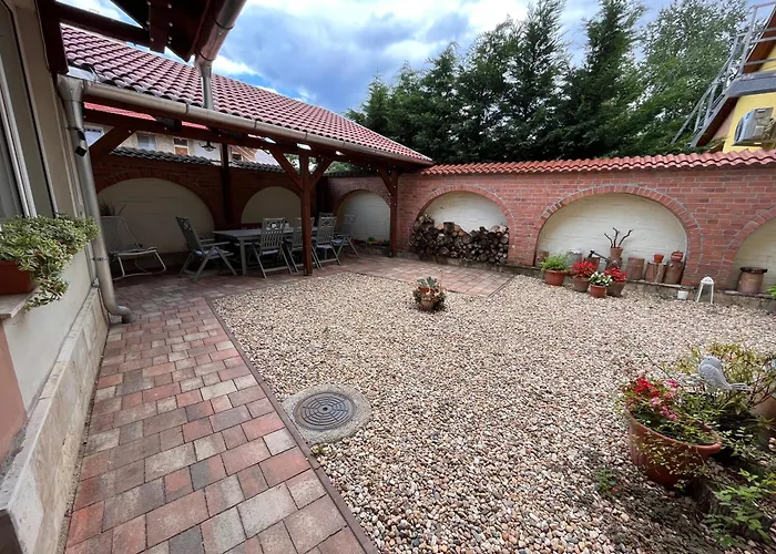 Pacsirta Apartmanhaz Eger