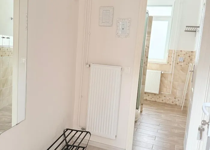 Pacsirta Apartmanhaz * Eger