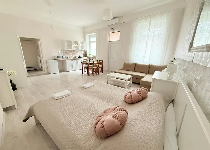 Pacsirta Apartmanhaz * Eger