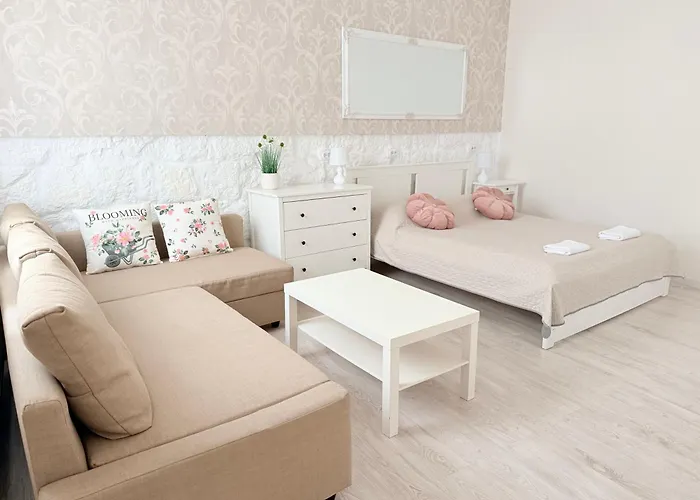 Pacsirta Apartmanhaz * Eger