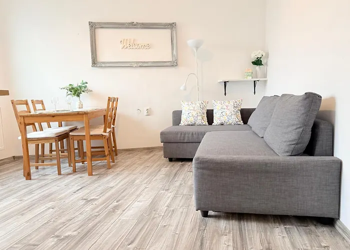 Pacsirta Apartmanhaz *