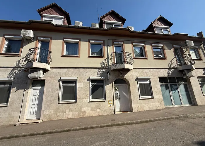 Apartament Pacsirta Apartmanhaz Eger