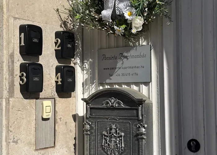 Pacsirta Apartmanhaz * Eger